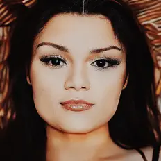 Escucha a Hillary Mora, mira videos musicales, lee su biografía, consulta las fechas de las gira y más.