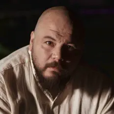 Écoutez Tual, regardez des vidéoclips, lisez la biographie, consultez les dates de tournée et plus encore !