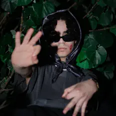 Escucha a El Sebass, mira vídeos musicales, lee la biografía, consulta fechas de giras y mucho más.