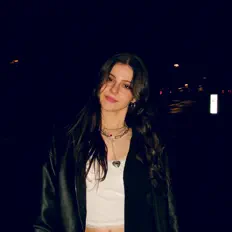 Hör dir Elena Sidiro an, schau dir Musikvideos an, lies die Biografie, finde Tourdaten und mehr!