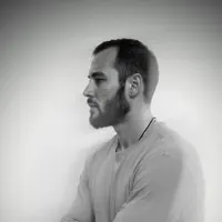 Luister naar undefined, bekijk muziekvideo's, lees de bio, bekijk de tourdata, en meer!