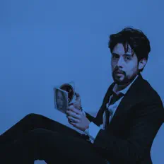 聆聽 Jper、觀看音樂影片、閱讀小傳、查看巡演日期等！