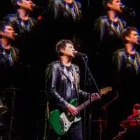 Hör dir undefined an, schau dir Musikvideos an, lies die Biografie, finde Tourdaten und mehr!