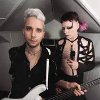 Ascolta undefined, guarda video musicali, leggi la biografia, vedi le date del tour & altro!