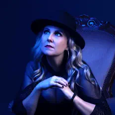 Luister naar CheraLee, bekijk muziekvideo's, lees de bio, bekijk de tourdata, en meer!