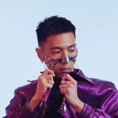 收听 Benjamin Law、观看音乐视频、阅读小传、查看巡演日期等 ！