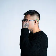 收听 ThreeStar、观看音乐视频、阅读小传、查看巡演日期等 ！