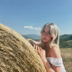 Emily Frances: песни, клипы, биография, даты выступлений и многое другое.