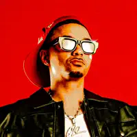 Ouve undefined, vê vídeos de música, lê a biografia, vê as datas da digressão e muito mais!