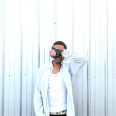 Escucha a Naelin, mira vídeos musicales, lee la biografía, consulta fechas de giras y mucho más.