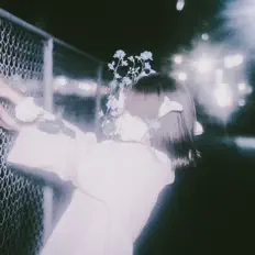 聆聽 Corin、觀看音樂影片、閱讀小傳、查看巡演日期等！