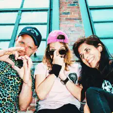 Dengarkan SHIRLEY HOLMES, tonton video musik, baca bio, lihat tanggal tur & lainnya!