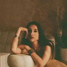 Dengarkan Yasmine Gill, tonton video musik, baca bio, lihat tanggal tur & lainnya!