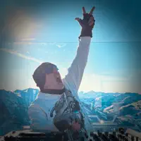 Ouça undefined, assista a videoclipes, leia a biografia, veja as datas das turnês e mais!