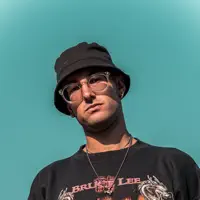undefinedを聴いたり、ミュージックビデオを鑑賞したり、経歴やツアー日程などを確認したりしましょう！