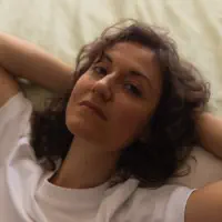 undefined dinle, müzik videolarını izle, biyografisini oku, tur tarihlerini ve daha fazlasını gör!