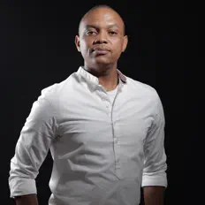 MikaySAを聴いたり、ミュージックビデオを鑑賞したり、経歴やツアー日程などを確認したりしましょう！