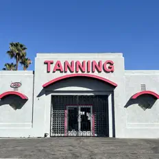 Dengarkan TANNING, tonton video musik, baca bio, lihat tanggal tur & lainnya!