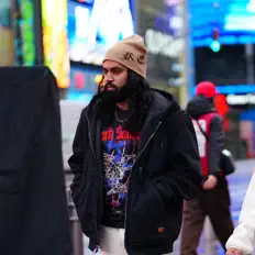 聆聽 Yung Pop、觀看音樂影片、閱讀小傳、查看巡演日期等！