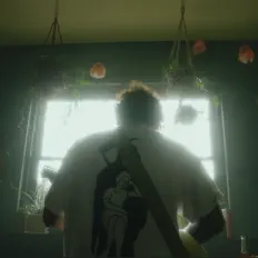 Backseat Vinylを聴いたり、ミュージックビデオを鑑賞したり、経歴やツアー日程などを確認したりしましょう！