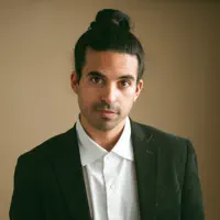 undefined을(를) 듣고, 뮤직 비디오를 보고, 약력을 읽고, 투어 일정 등을 확인하세요!