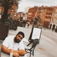 Poslechněte si interpreta Aj Hunter, sledujte hudební videa, přečtěte si životopis, podívejte se na data turné a další informace.