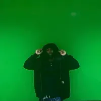 Luister naar undefined, bekijk muziekvideo's, lees de bio, bekijk de tourdata, en meer!