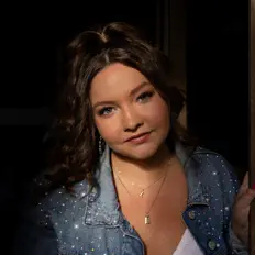 Olivia Mae Graham dinle, müzik videolarını izle, biyografisini oku, tur tarihlerini ve daha fazlasını gör!