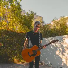 Sean Fitz सुनें, म्यूज़िक वीडियो देखें, बायो पढ़ें, दौरे की तारीखें और बहुत कुछ देखें!