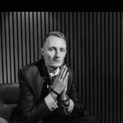 Listen to Tobias Hendelkens, watch music videos, read bio, see tour dates & more!
