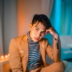 Dengarkan Albert Arcos, tonton video musik, baca bio, lihat tanggal tur & lainnya!