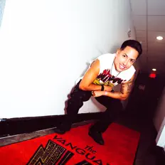 Buitano सुनें, म्यूज़िक वीडियो देखें, बायो पढ़ें, दौरे की तारीखें और बहुत कुछ देखें!