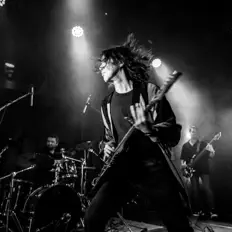 Deli Gömleği सुनें, म्यूज़िक वीडियो देखें, बायो पढ़ें, दौरे की तारीखें और बहुत कुछ देखें!