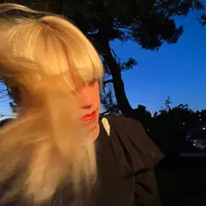 Escucha a Corrina Repp, mira videos musicales, lee su biografía, consulta las fechas de las gira y más.