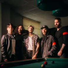 Dengarkan Sharks In Your Mouth, tonton video musik, baca bio, lihat tanggal tur & lainnya!