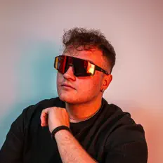 Poslechněte si interpreta M-t3ck, sledujte hudební videa, přečtěte si životopis, podívejte se na data turné a další informace.