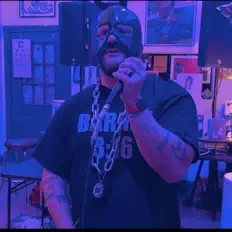 聆聽 Optimus Chad、觀看音樂影片、閱讀小傳、查看巡演日期等！