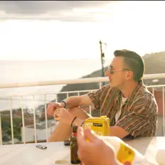 Ouve twenny7, vê vídeos de música, lê a biografia, vê as datas da digressão e muito mais!