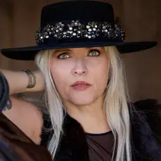 Listen to Paulin Voss, watch music videos, read bio, see tour dates & more!