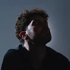 Ascolta Curly Kingpin, guarda video musicali, leggi la biografia, vedi le date del tour & altro!