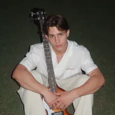 Luister naar JULCOQ, bekijk muziekvideo's, lees de bio, bekijk de tourdata, en meer!