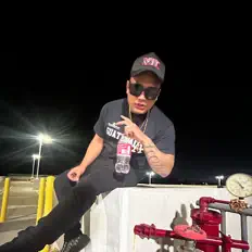 聆聽 2FRE$h、觀看音樂影片、閱讀小傳、查看巡演日期等！