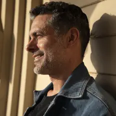 Luister naar Dan Shapira, bekijk muziekvideo's, lees de bio, bekijk de tourdata, en meer!