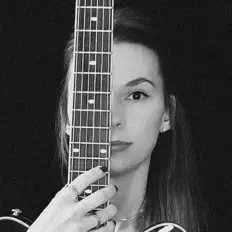 Ascolta Lea Elisa, guarda video musicali, leggi la biografia, vedi le date del tour & altro!