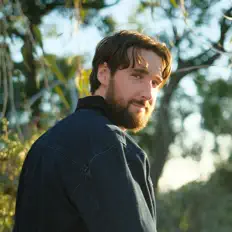 聆聽 High Spaces、觀看音樂影片、閱讀小傳、查看巡演日期等！