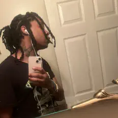 Poslechněte si interpreta S7N, sledujte hudební videa, přečtěte si životopis, podívejte se na data turné a další informace.