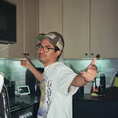 收听 Woloswag、观看音乐视频、阅读小传、查看巡演日期等 ！