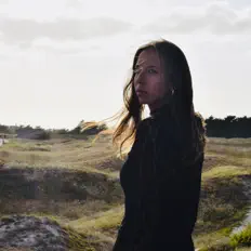 Dengarkan Alba Sola, tonton video musik, baca bio, lihat tanggal tur & lainnya!