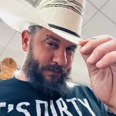Ouve Christopher Sparkman, vê vídeos de música, lê a biografia, vê as datas da digressão e muito mais!