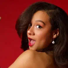 收听 Kayden、观看音乐视频、阅读小传、查看巡演日期等 ！